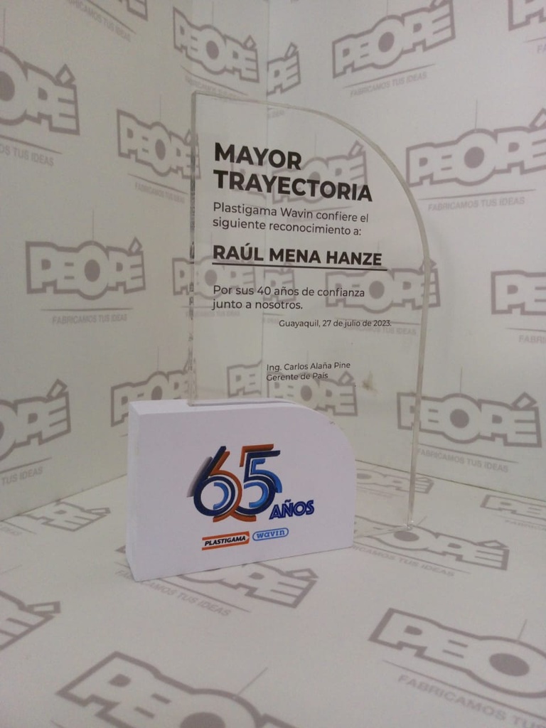 Trofeo en Acrilico con Base de PVC