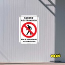 Señal "Prohibido El Paso, Solo Personal Autorizado"