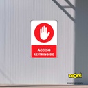 Señal "Prohibido El Paso, Solo Personal Autorizado"